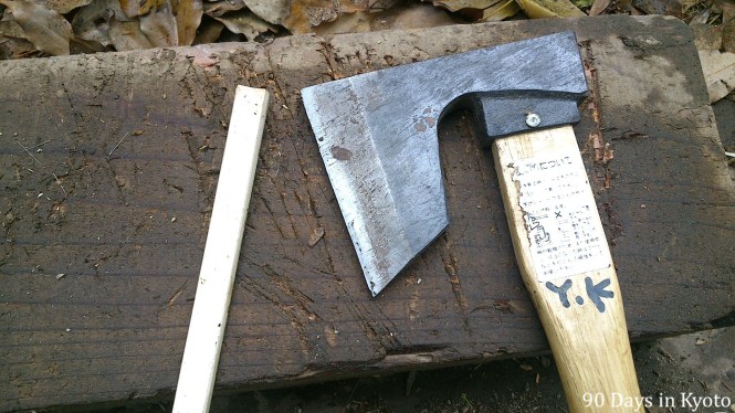 Before - cutting a takegushi (竹串 - bamboo skewer) with a nata (鉈). 