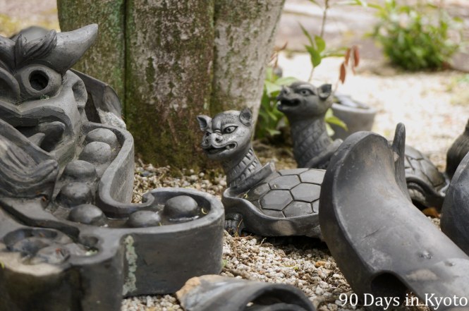 A grim looking bushy-tail turtle (蓑亀 minogame) with the face of a dragon is an auspicious symbol of longevity.